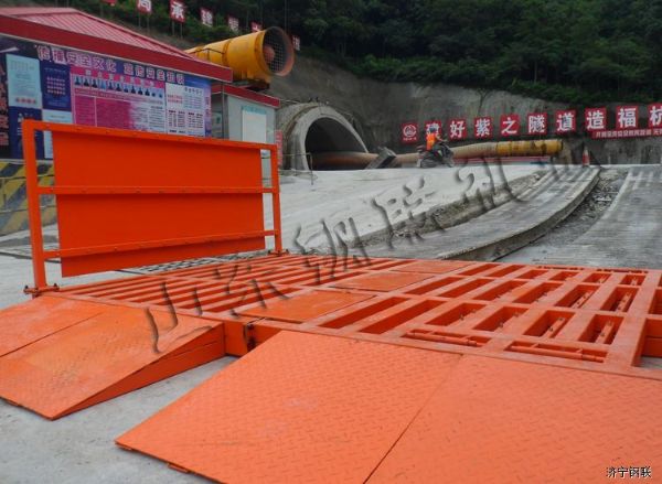 中鐵一局杭州紫之隧道項目部免基礎(chǔ)洗輪機3.jpg